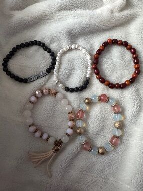 FIVE ASSORTED BEADED BRACELETS